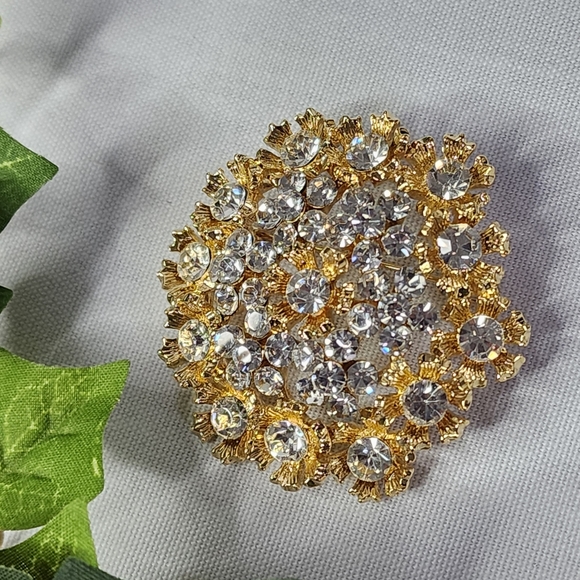 Gold and Clear Crystal Dome Pin Brooch New - Picture 1 of 7